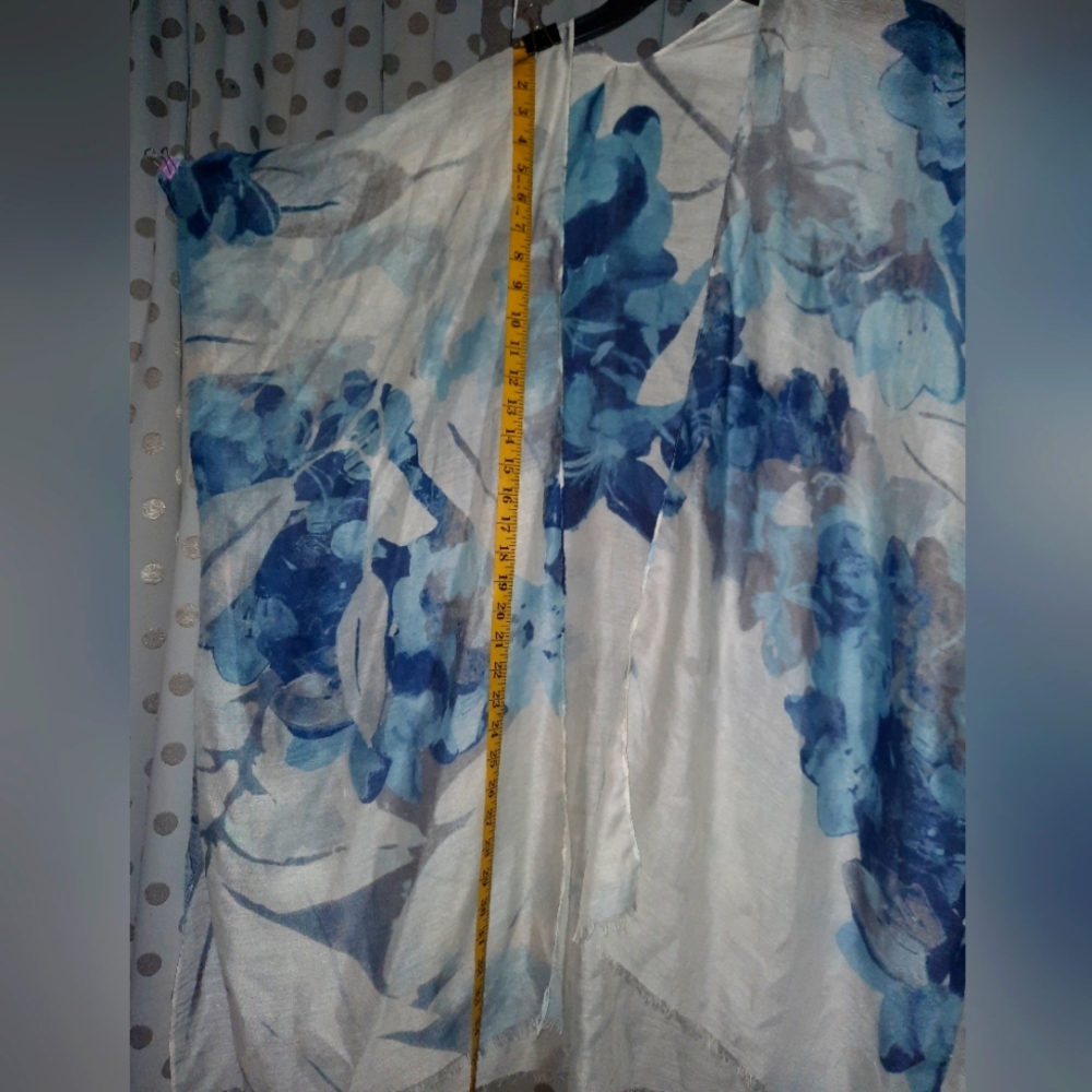 Floral Semi-Sheer Kimono with Raw Hem Slight FLAW OS - Picture 2 of 11